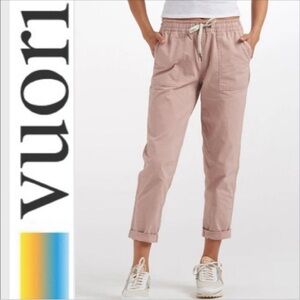 Vuori Women's Cropped Pants in Light Pink